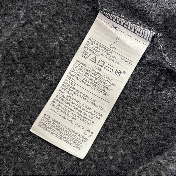 Old Navy Women’s Fleece Sweater - Picture 7 of 8